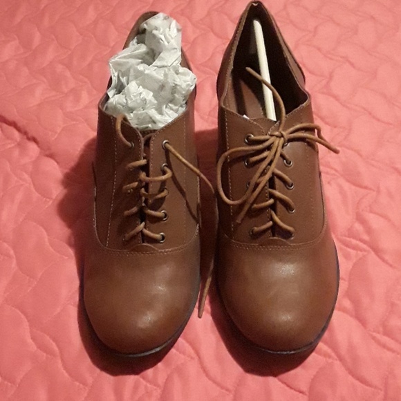 Shoes - Picture 2 of 4